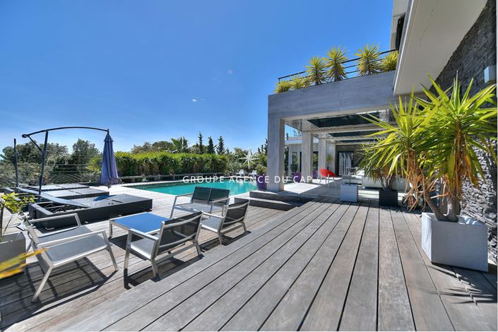 Image No.3-6 Bed House for sale