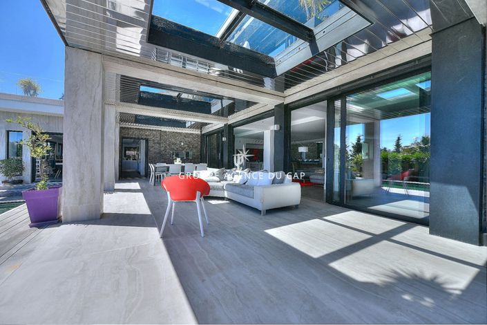 Image No.4-6 Bed House for sale