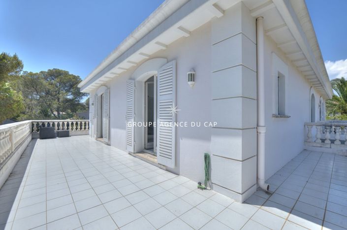 Image No.6-4 Bed House for sale