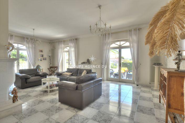 Image No.8-4 Bed House for sale