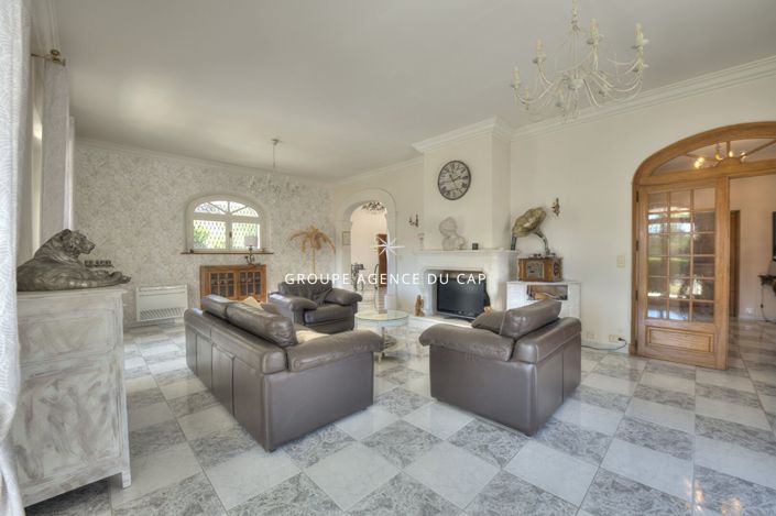 Image No.9-4 Bed House for sale