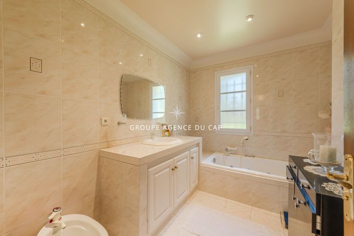 Image No.14-4 Bed House for sale