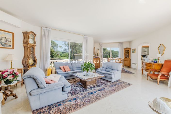 Image No.3-4 Bed House for sale