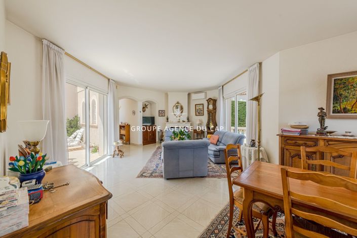 Image No.4-4 Bed House for sale