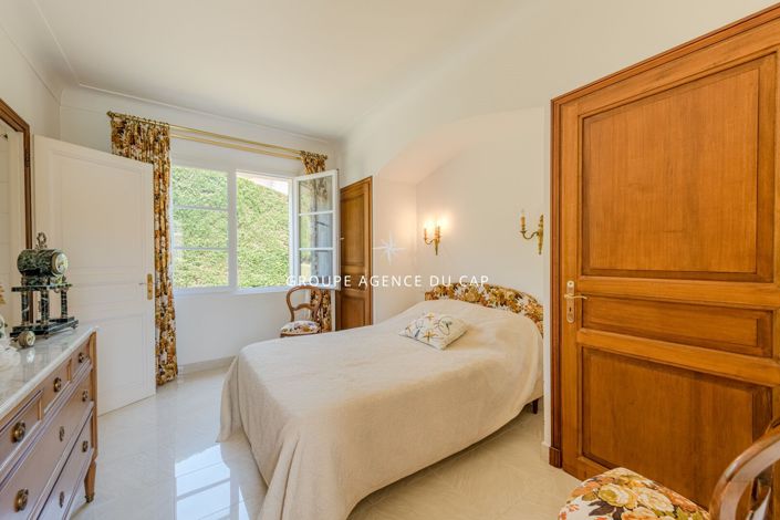 Image No.8-4 Bed House for sale