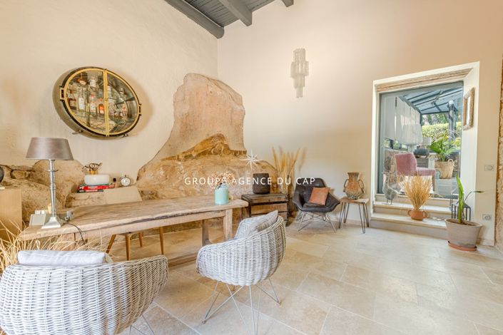 Image No.16-6 Bed House for sale