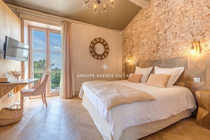 Image No.8-6 Bed House for sale