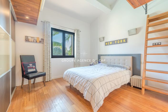 Image No.16-4 Bed House for sale