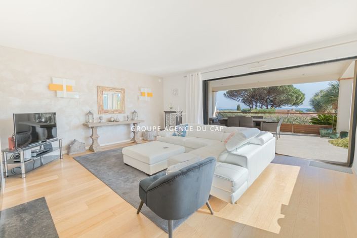 Image No.6-4 Bed House for sale