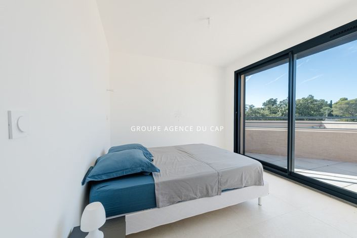 Image No.11-5 Bed House for sale