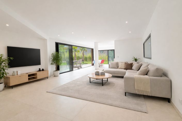Image No.3-5 Bed House for sale