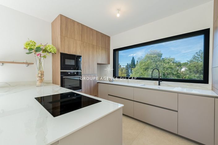 Image No.5-5 Bed House for sale