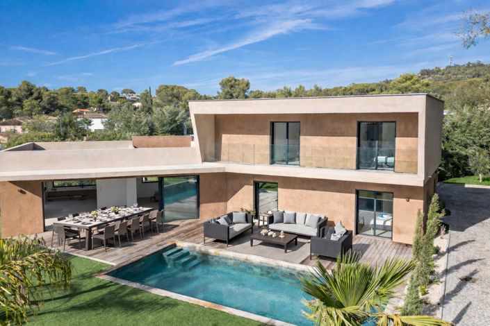 Image No.7-5 Bed House for sale