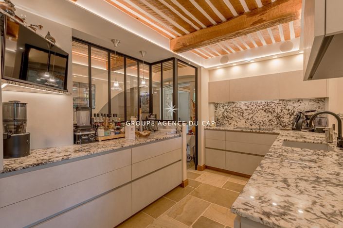 Image No.6-5 Bed House for sale