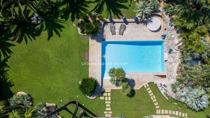 Image No.8-5 Bed House for sale