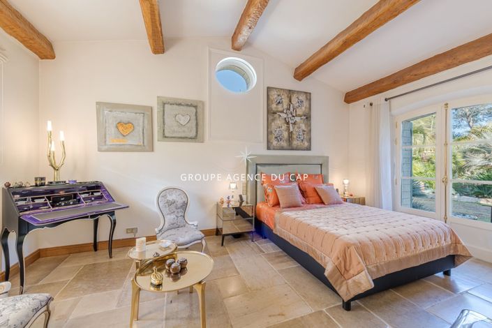Image No.9-5 Bed House for sale