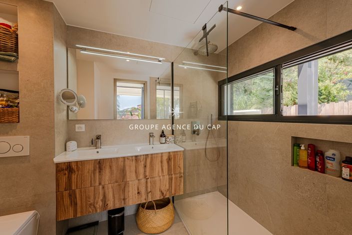 Image No.10-4 Bed House for sale