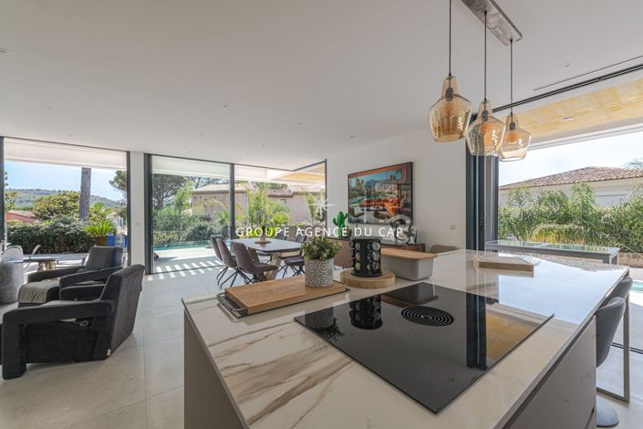 Image No.7-4 Bed House for sale