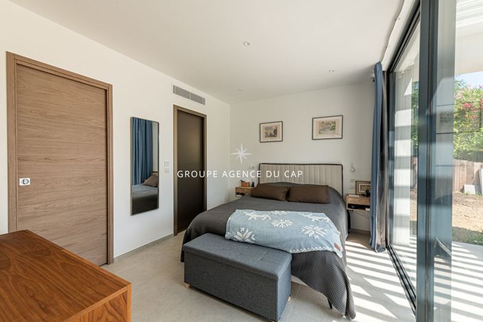 Image No.9-4 Bed House for sale