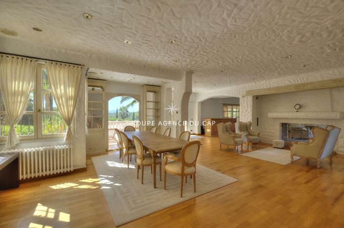 Image No.6-5 Bed House for sale