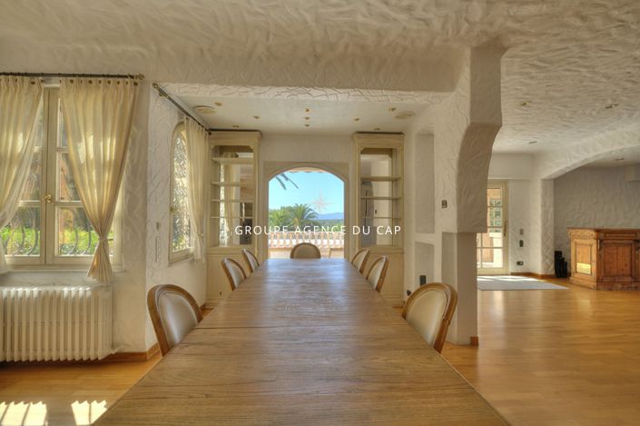Image No.7-5 Bed House for sale