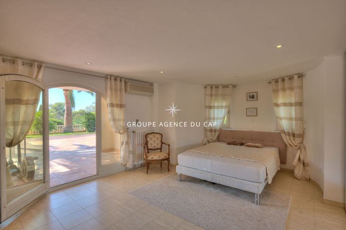 Image No.9-5 Bed House for sale