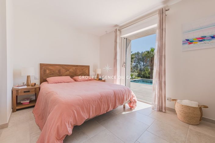 Image No.10-4 Bed House for sale