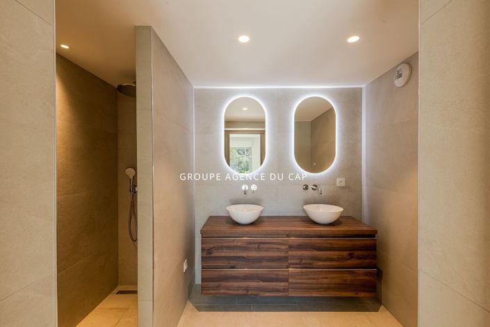 Image No.11-4 Bed House for sale