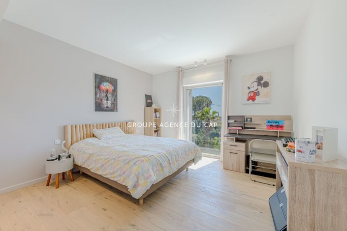 Image No.12-4 Bed House for sale