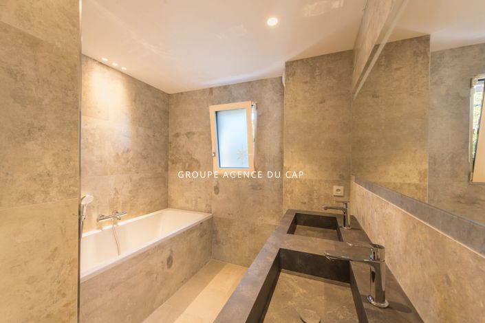 Image No.14-4 Bed House for sale