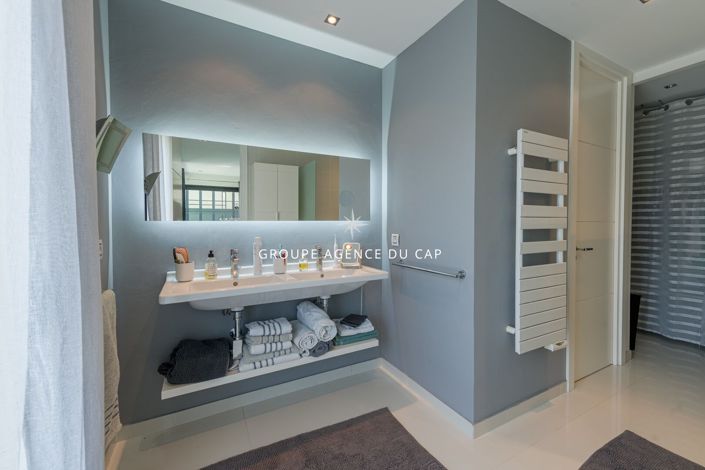 Image No.12-3 Bed House for sale