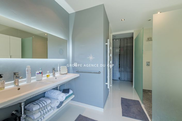Image No.13-3 Bed House for sale