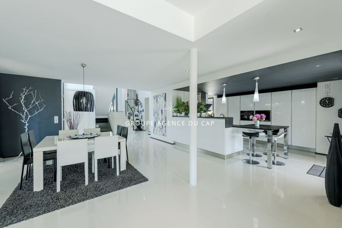 Image No.7-3 Bed House for sale