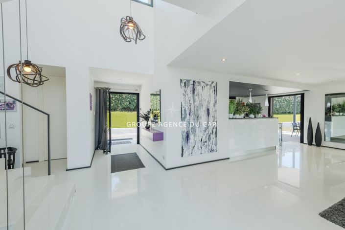 Image No.9-3 Bed House for sale