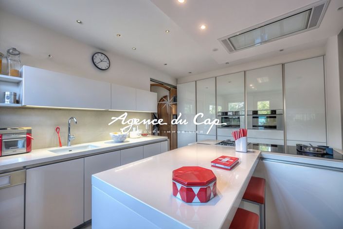 Image No.14-4 Bed House for sale