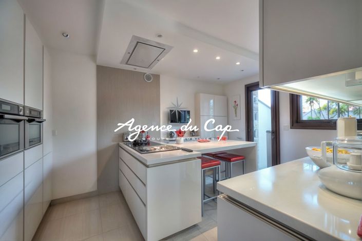 Image No.6-4 Bed House for sale