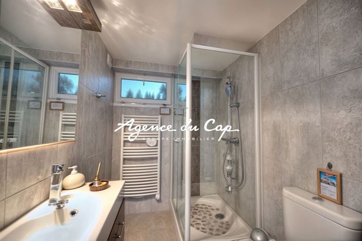 Image No.8-4 Bed House for sale