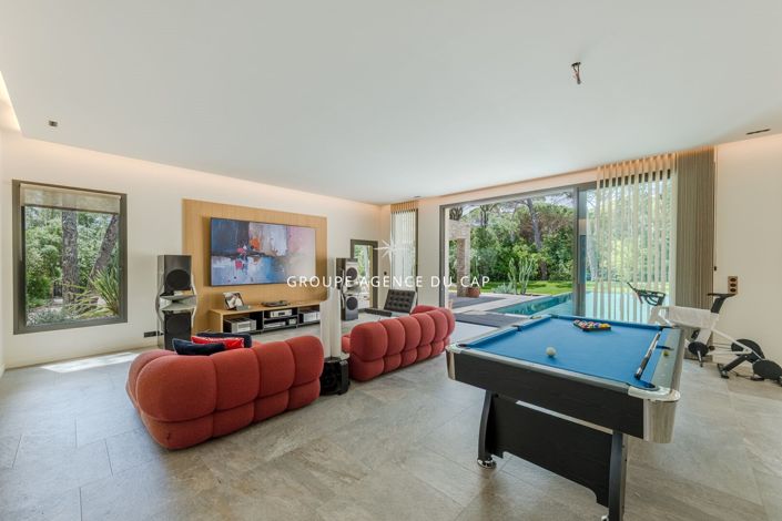Image No.8-4 Bed House for sale