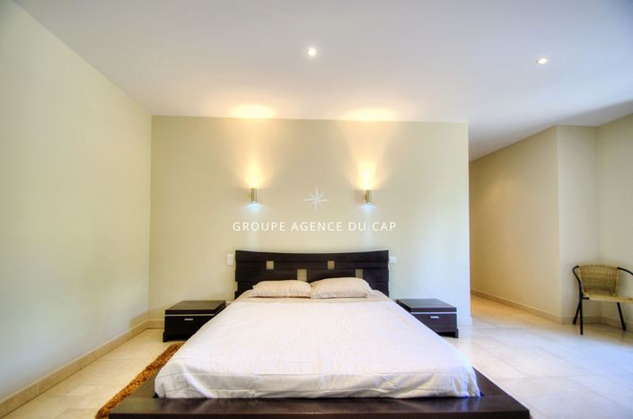 Image No.6-4 Bed House for sale