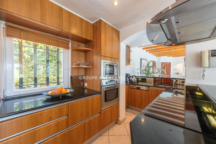 Image No.6-4 Bed House for sale