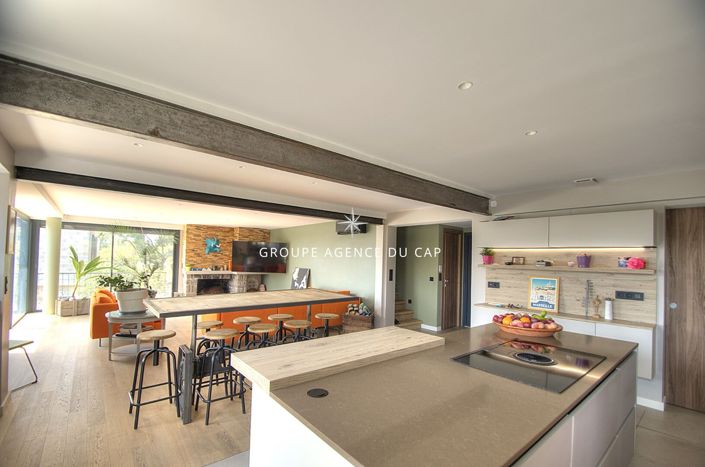 Image No.3-5 Bed House for sale