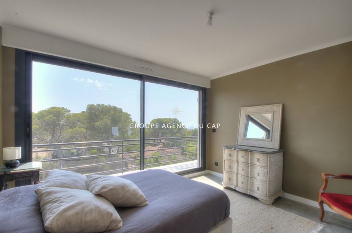 Image No.5-5 Bed House for sale