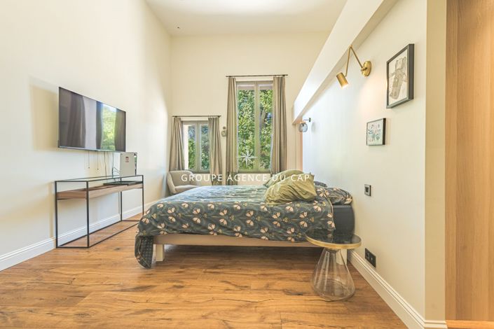 Image No.7-7 Bed House for sale