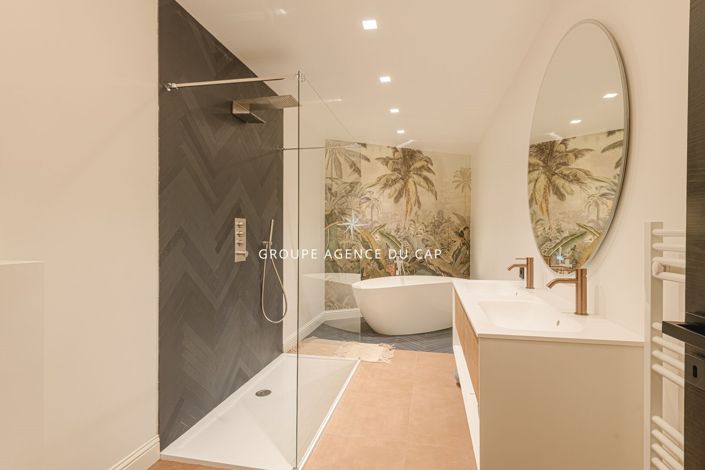 Image No.8-7 Bed House for sale