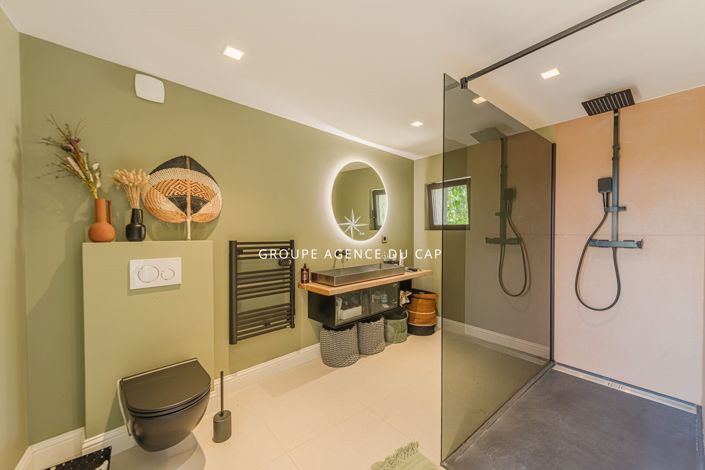 Image No.9-7 Bed House for sale