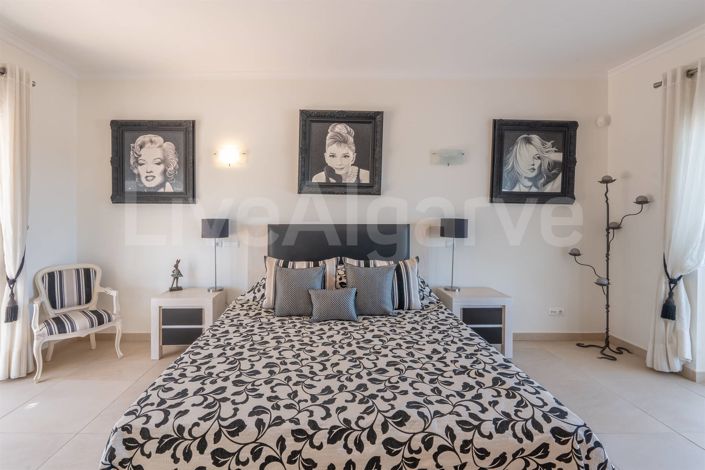 Image No.38-5 Bed House for sale