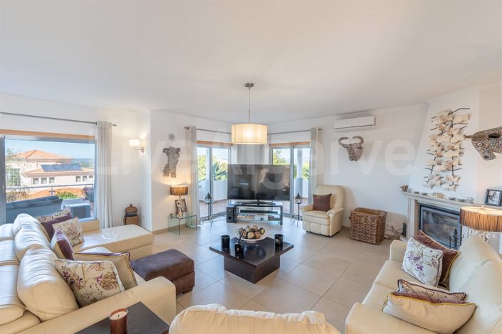 Image No.7-5 Bed House for sale