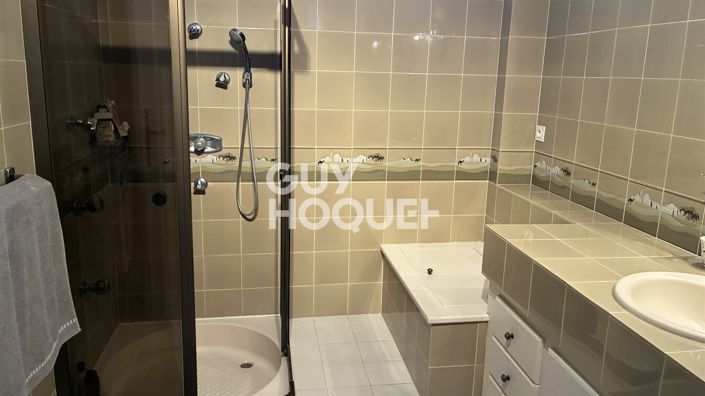 Image No.10-5 Bed House for sale