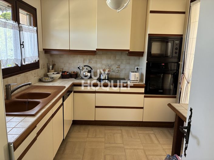 Image No.8-5 Bed House for sale