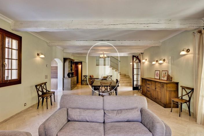 Image No.18-11 Bed House for sale